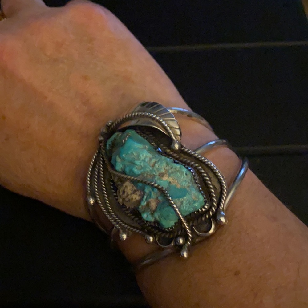 Huge Navajo antique cuff - Picture 6 of 15